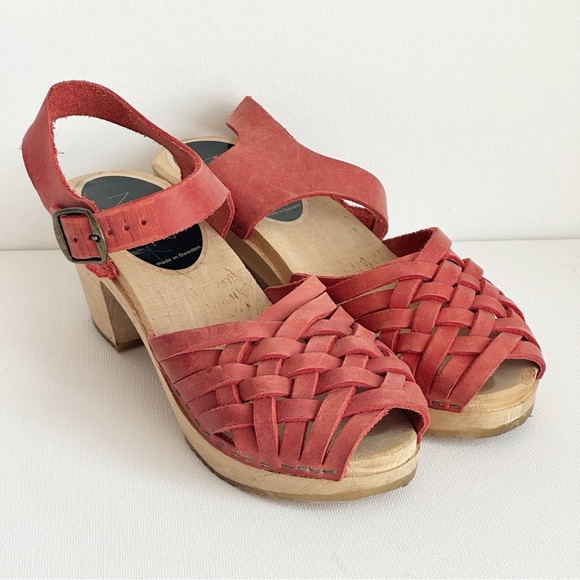 Nina Z Swedish Sandal Clog Heels Red Size 36 Woven Leather Wood Sweden - Picture 2 of 12